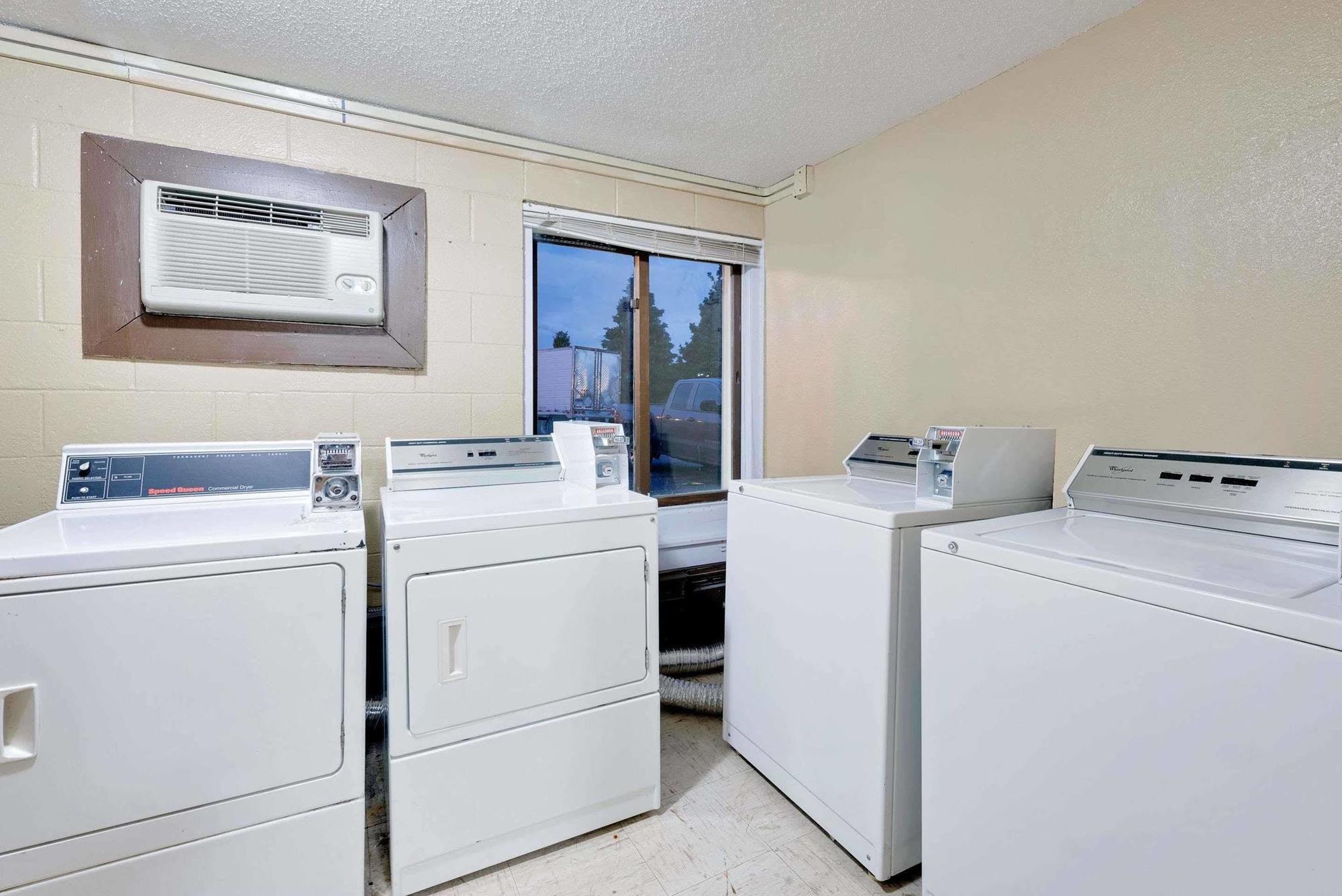 Travelodge By Wyndham Grand Forks Esterno foto
